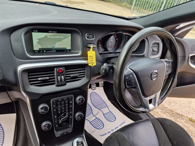 2025 Volvo V40
