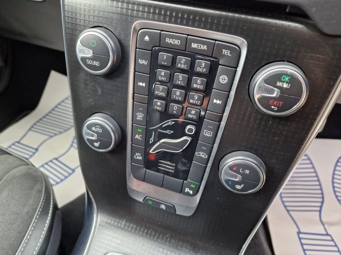 2025 Volvo V40