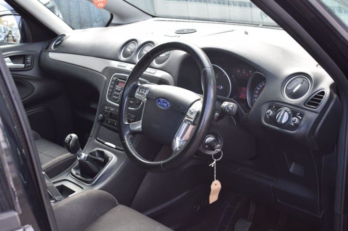 2025 Ford S-max