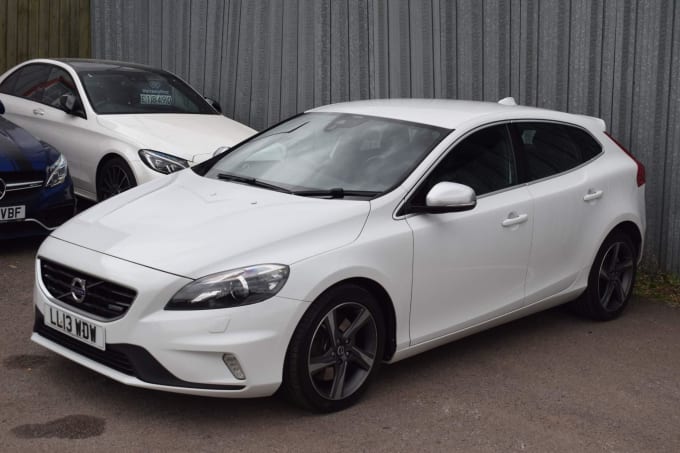 2024 Volvo V40