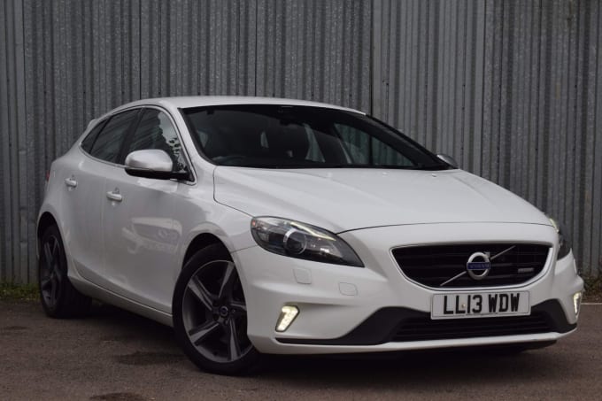 2024 Volvo V40