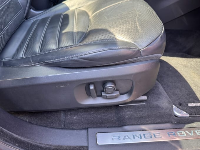 2025 Land Rover Range Rover Evoque