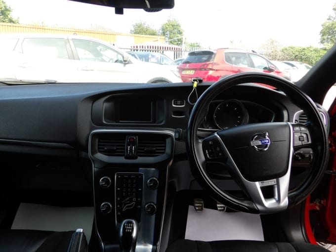 2025 Volvo V40