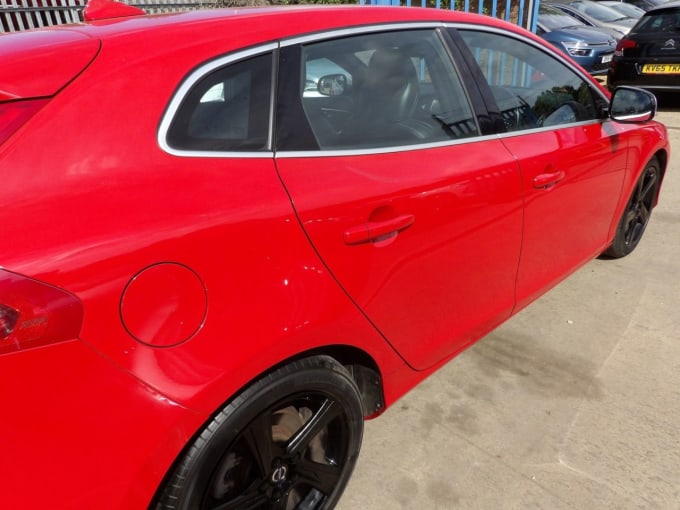 2025 Volvo V40