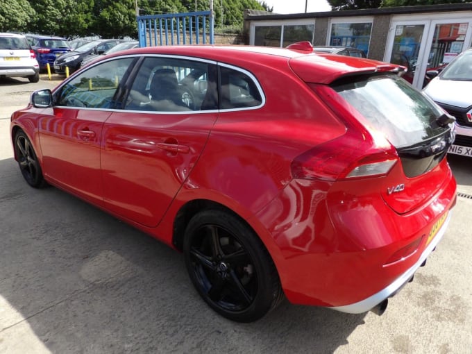 2025 Volvo V40