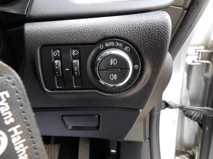 2025 Vauxhall Astra