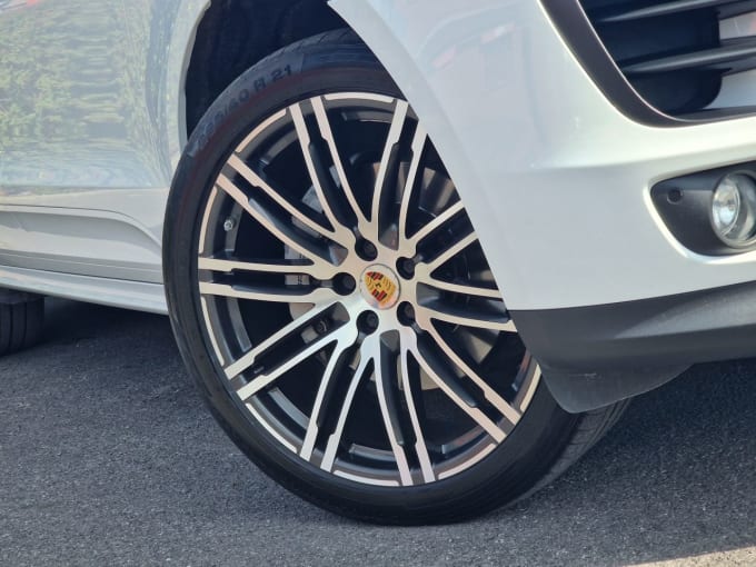2025 Porsche Macan