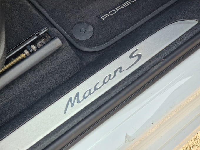 2025 Porsche Macan