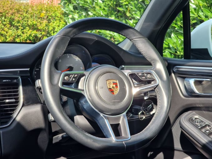 2025 Porsche Macan