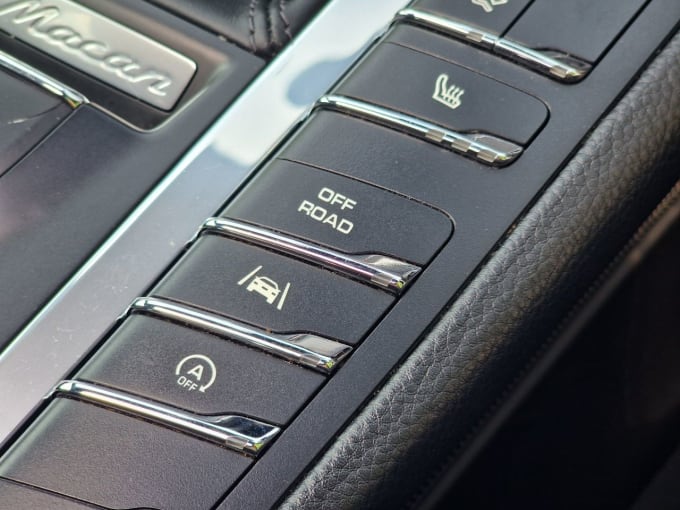 2025 Porsche Macan