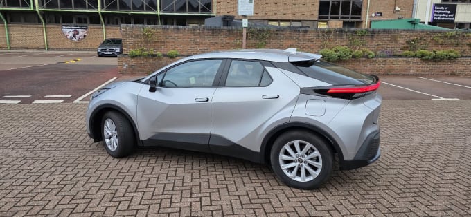 2025 Toyota C-hr