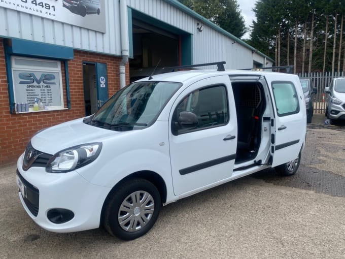 2025 Nissan Nv250