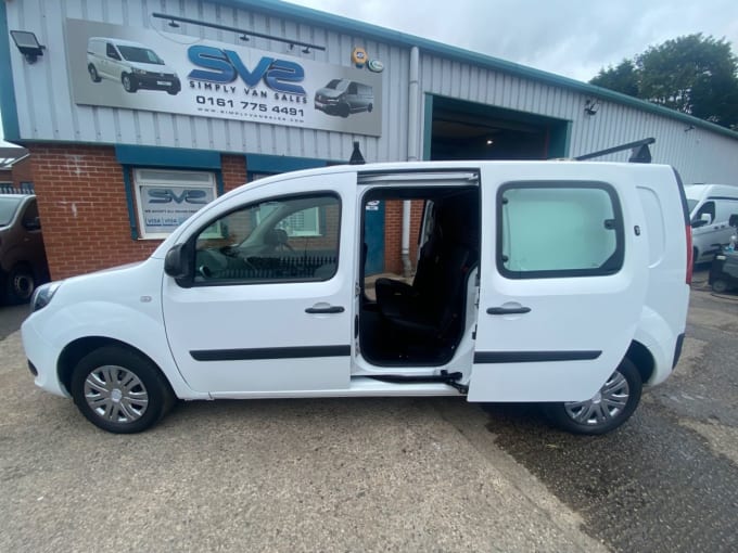 2025 Nissan Nv250