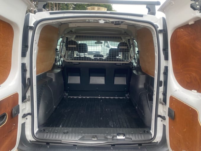 2025 Nissan Nv250