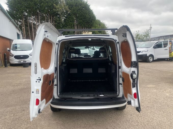 2025 Nissan Nv250