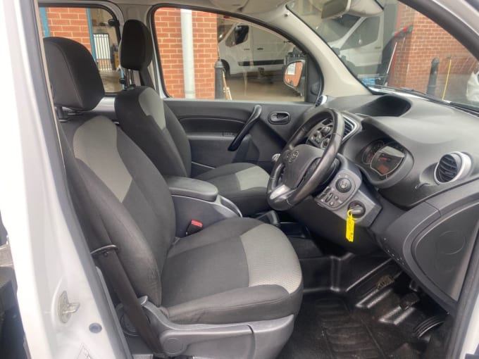 2025 Nissan Nv250