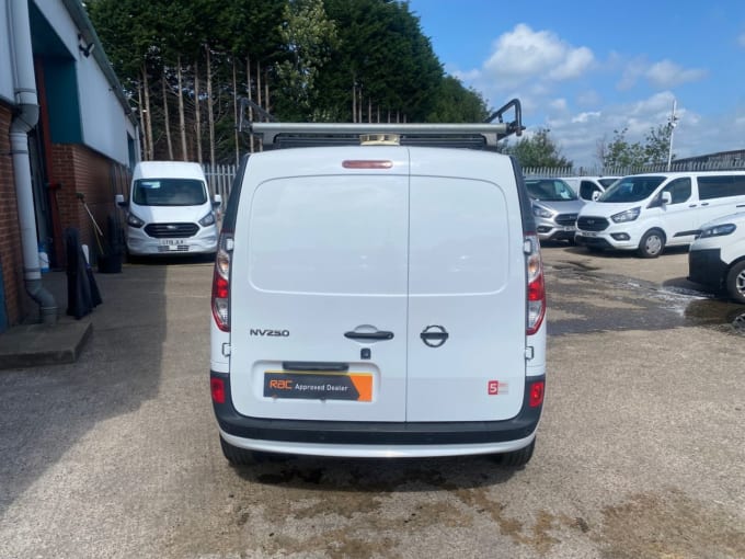 2025 Nissan Nv250