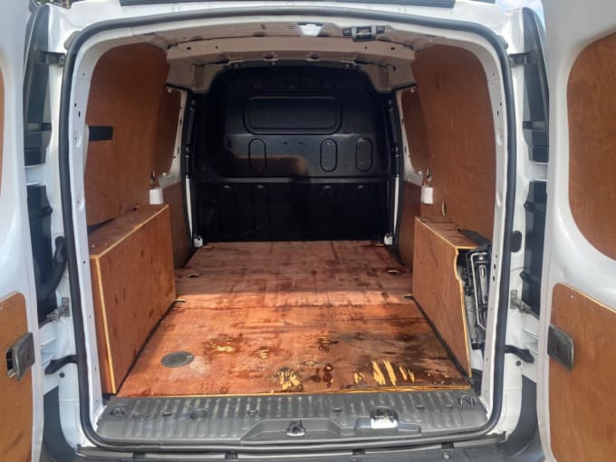 2025 Nissan Nv250