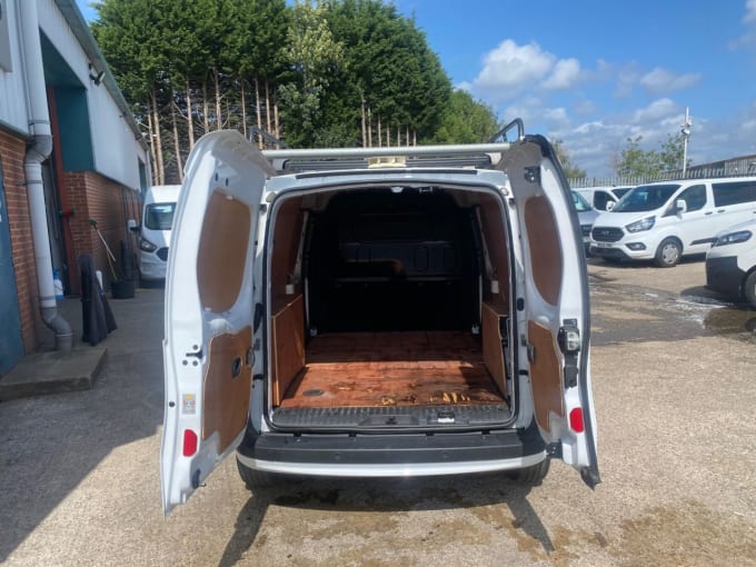2025 Nissan Nv250