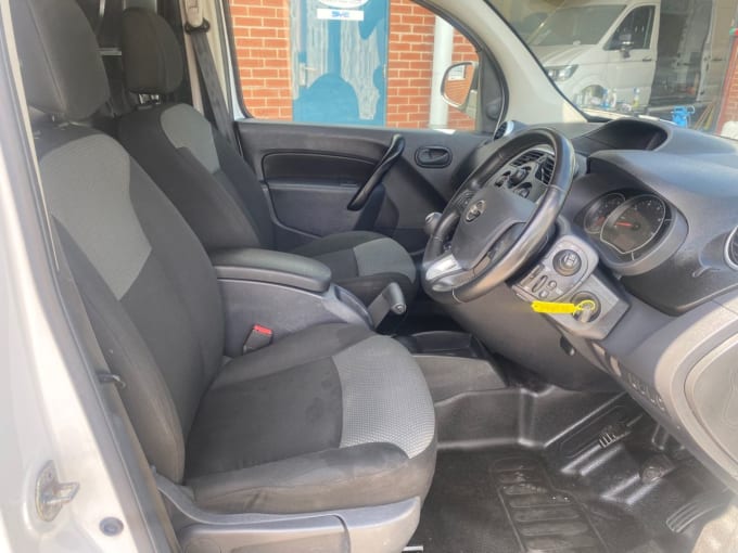 2025 Nissan Nv250