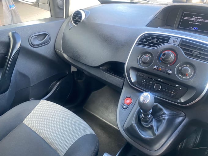 2025 Nissan Nv250