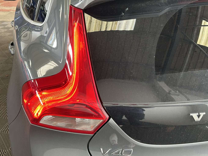 2025 Volvo V40