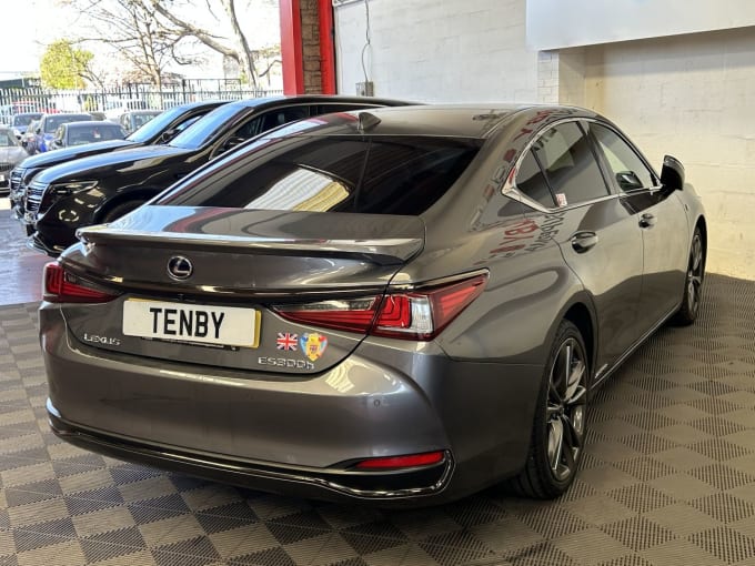 2025 Lexus Es