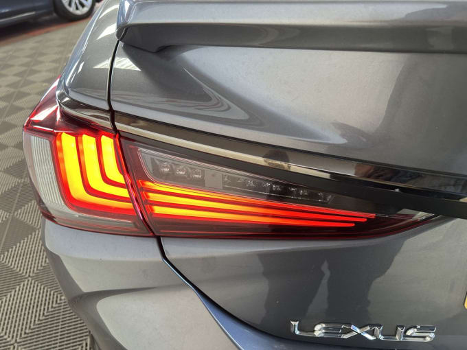 2025 Lexus Es