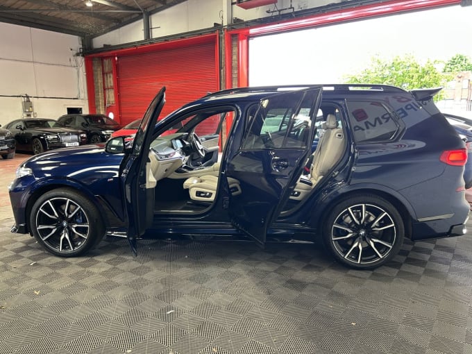 2025 BMW X7