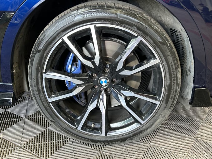 2025 BMW X7