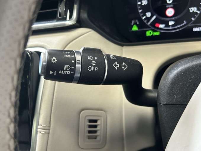 2025 Land Rover Range Rover Velar