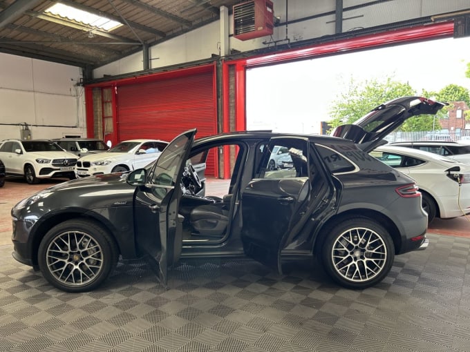 2025 Porsche Macan