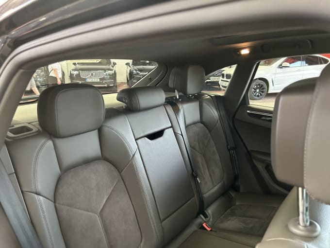 2025 Porsche Macan
