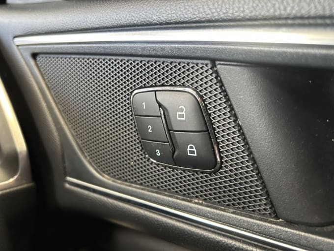 2025 Ford S-max