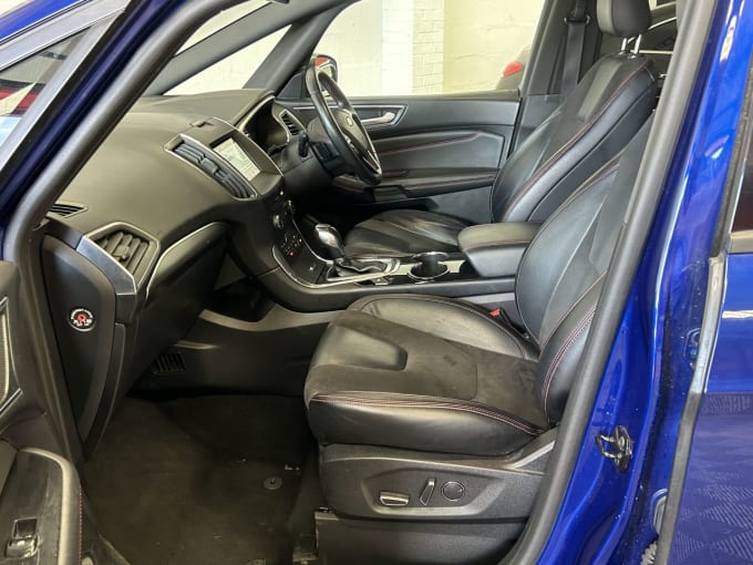 2025 Ford S-max