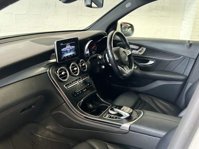 2025 Mercedes-benz Glc