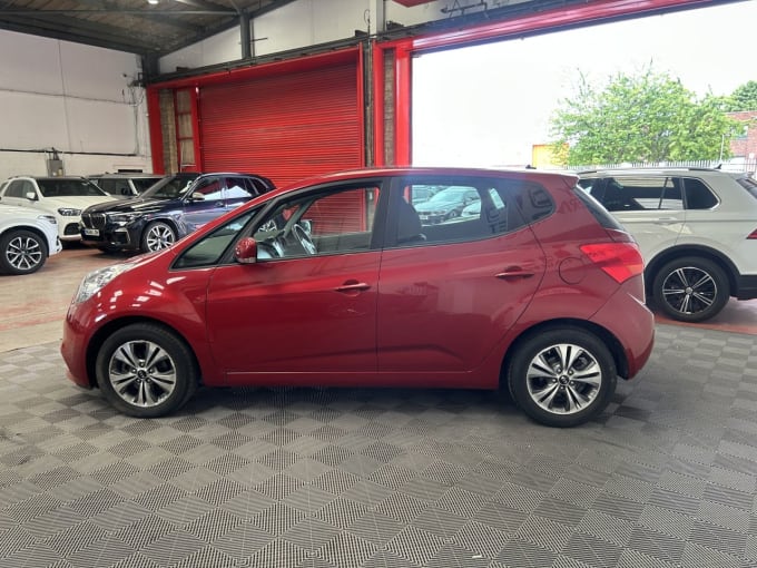 2025 Kia Venga