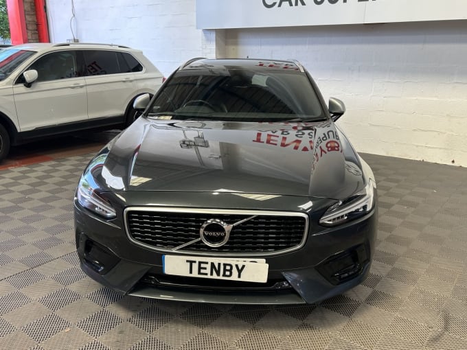 2025 Volvo V90