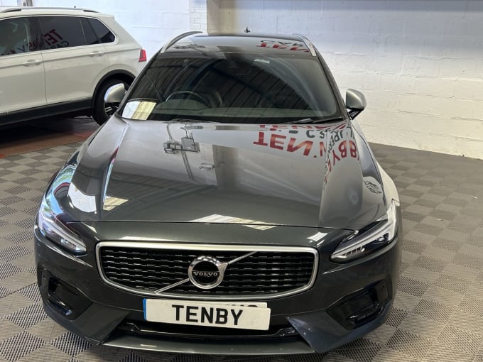 2025 Volvo V90