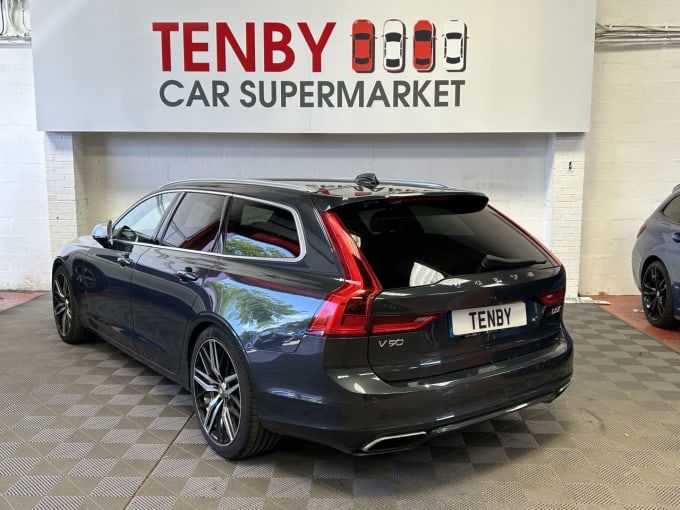 2025 Volvo V90