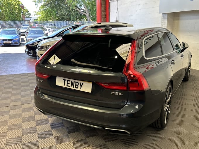 2025 Volvo V90