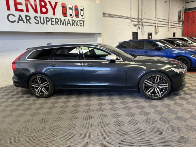 2025 Volvo V90