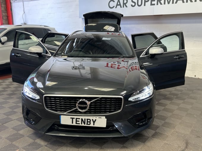 2025 Volvo V90