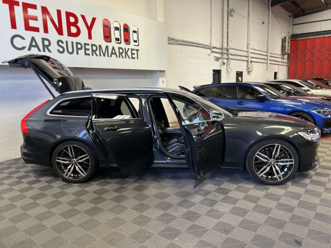 2025 Volvo V90