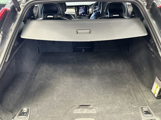 2025 Volvo V90