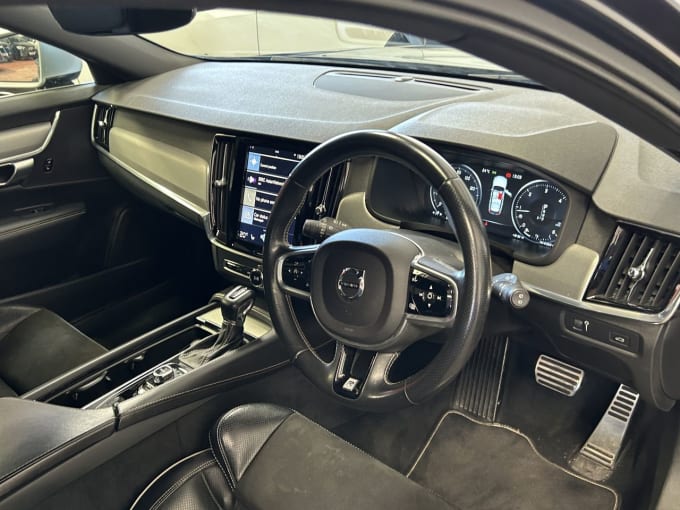 2025 Volvo V90