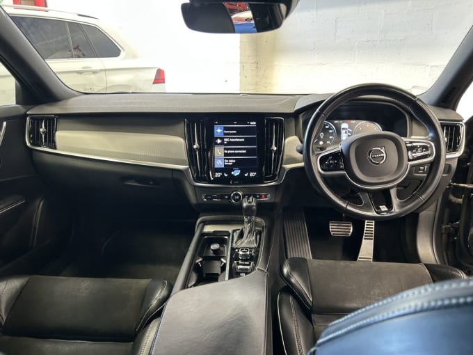 2025 Volvo V90