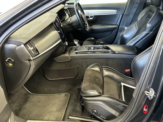 2025 Volvo V90