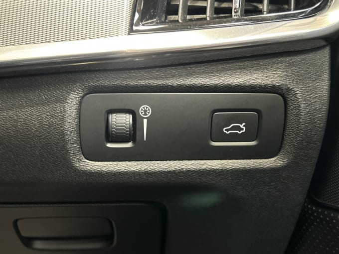 2025 Volvo V90