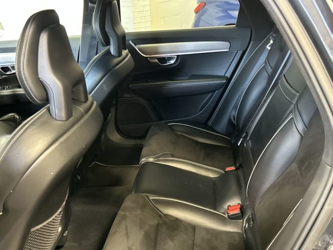 2025 Volvo V90